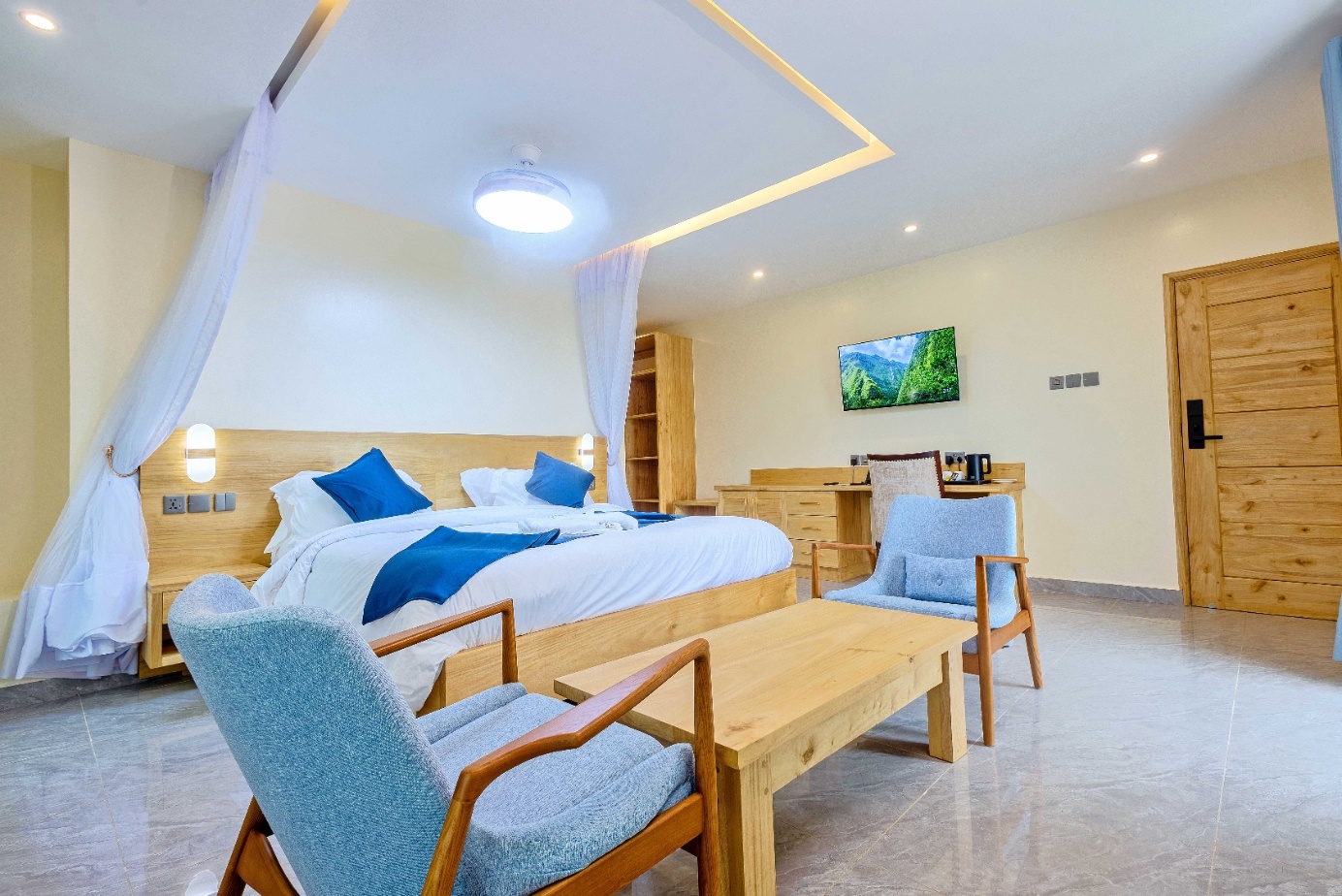 Superior King room interior at Marikeka Hotel